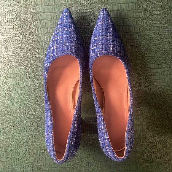 Blue tweed pointed-toe pumps with chunky gold metallic heel - Picture 7 of 8